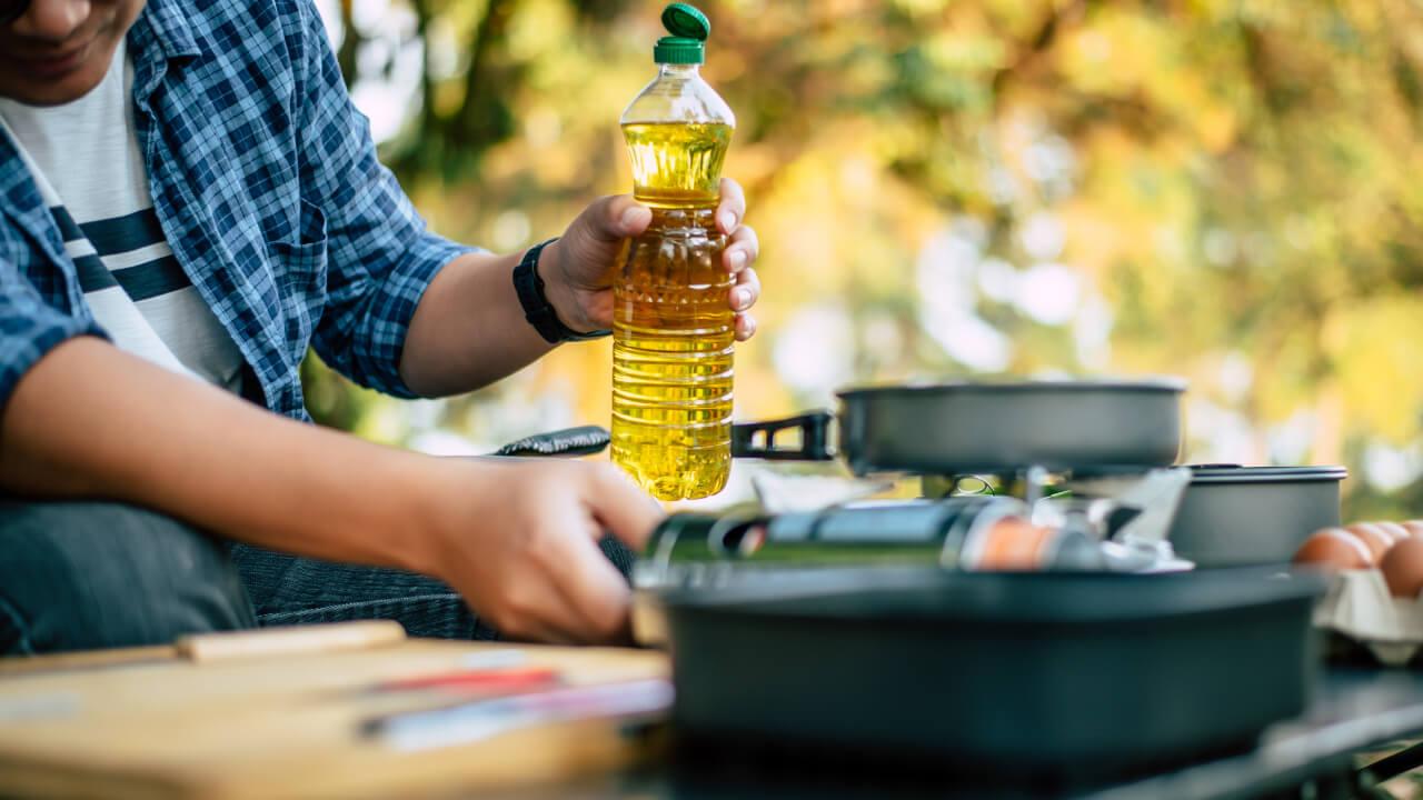 1 thìa dầu ăn có bao nhiêu calo? Ăn dầu ăn có béo không?