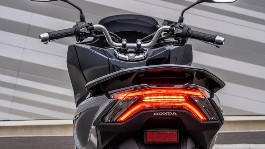 Bảng giá xe máy Honda PCX tháng 9/2022: Giá đại lý rẻ hơn gần chục triệu so với giá đề xuất