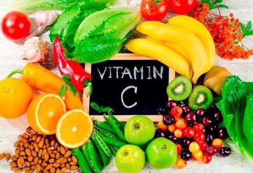 Trong rau cần tây chứa nhiều vitamin C