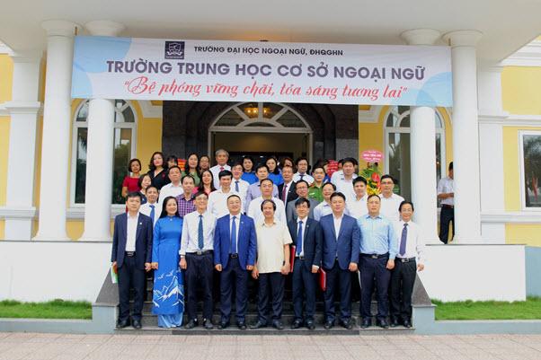 Trường THCS với triết lý giáo dục hiện đại toàn diện, cùng đội ngũ giáo viên tâm huyết