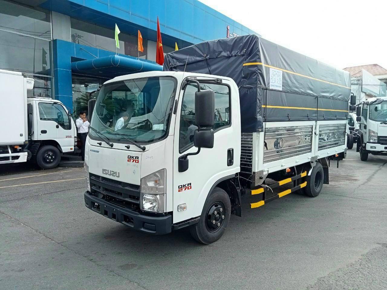 ISUZU QKR 270/ THÙNG KÍN 03 CỬA